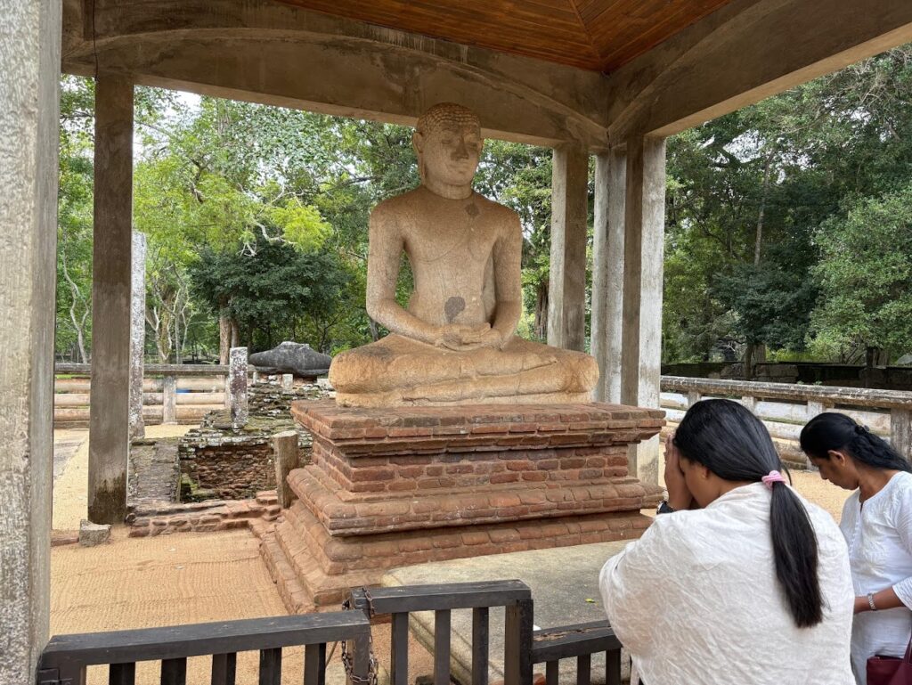 Sri Lanka Travel Guide for First-Time Visitors | Wildlife & Heritage anuradhapura 1